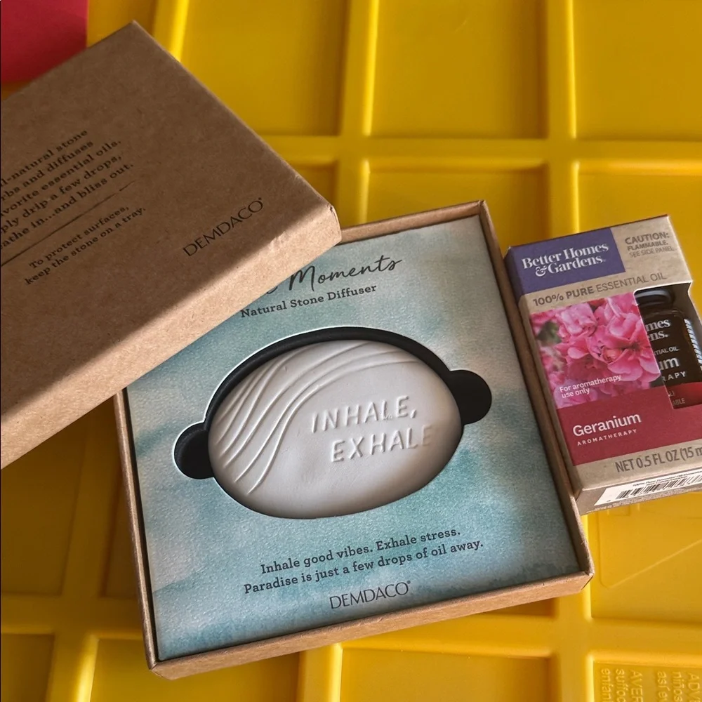 Demdaco White 'Inhale, Exhale' Natural Stone Diffuser w free essential oil